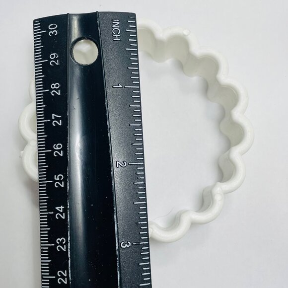 Scalloped Round Plastic Cookie Biscuit Cutters Stackable Set Of 3 - Picture 4 of 6